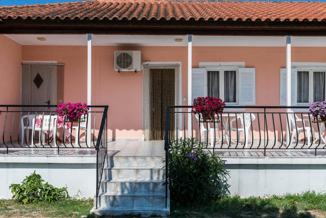 Roussa'S Apartments Laganas Exterior photo